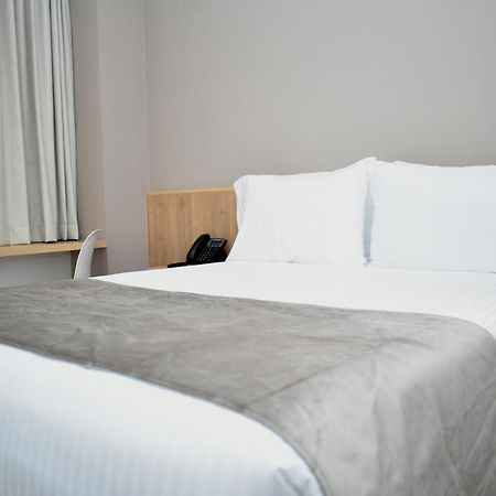 בוגוטה Em Hotel Corferias Embajada Americana מראה חיצוני תמונה
