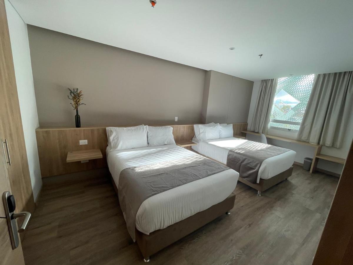 בוגוטה Em Hotel Corferias Embajada Americana מראה חיצוני תמונה