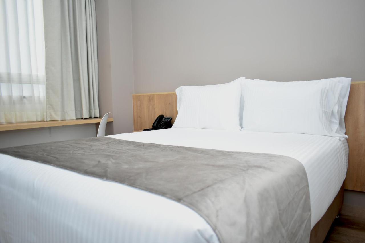 בוגוטה Em Hotel Corferias Embajada Americana מראה חיצוני תמונה